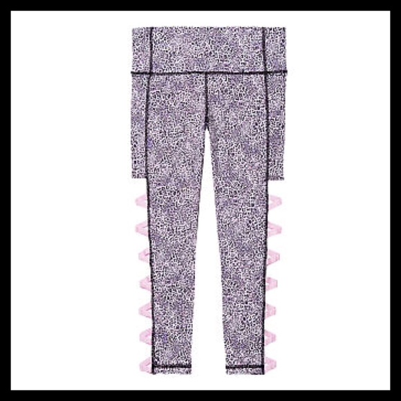 Victoria's Secret Pants - VICTORIA’S SECRET Knockout Mid Rise Pocket Capri